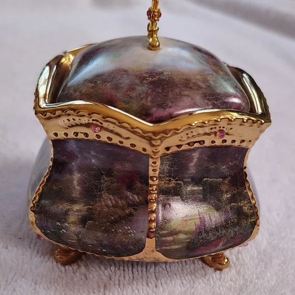 Vintage Thomas Kinkade Gold and White Musical Box Like New - Picture 2 of 6